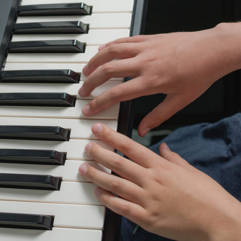 Sådan lærer du at spille klaver